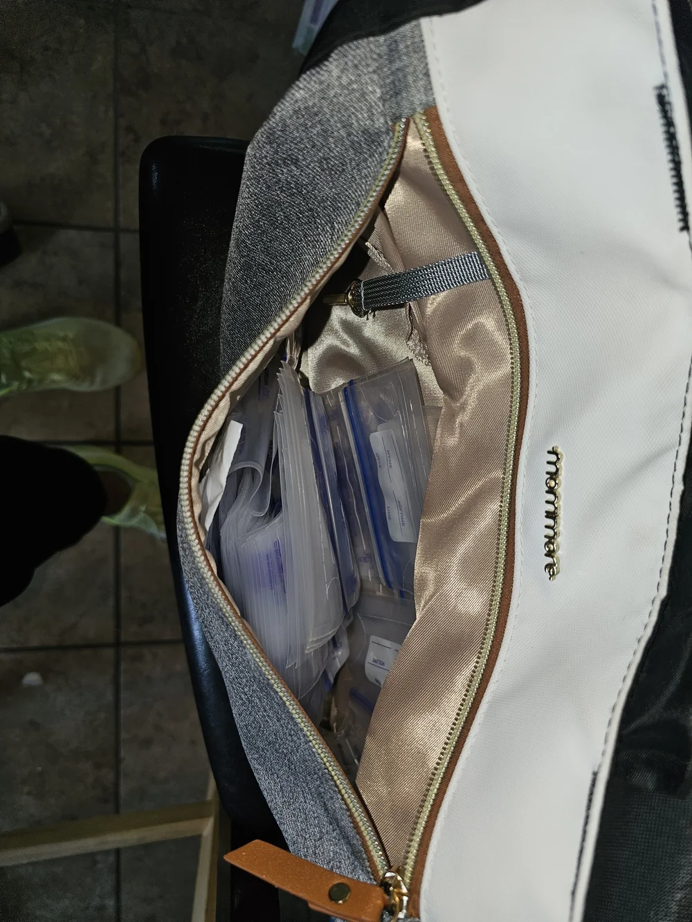 N/A spacious tote
